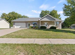 236 F Pl, Kalona, IA 52247