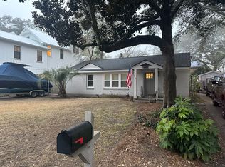 1489 Pocahontas St, Mount Pleasant, SC 29464