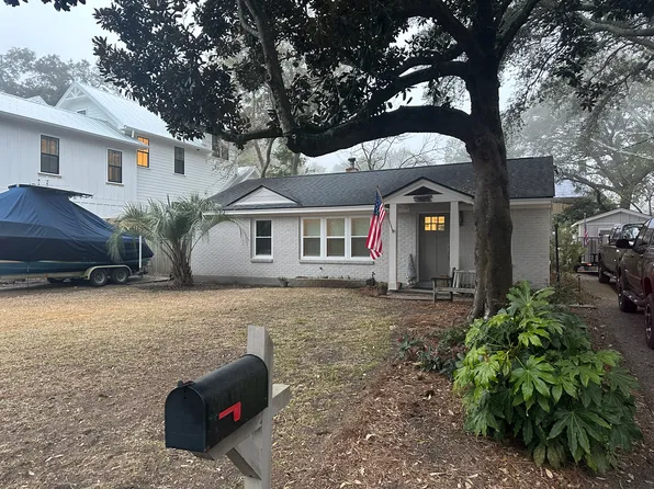 1489 Pocahontas St, Mount Pleasant, SC 29464