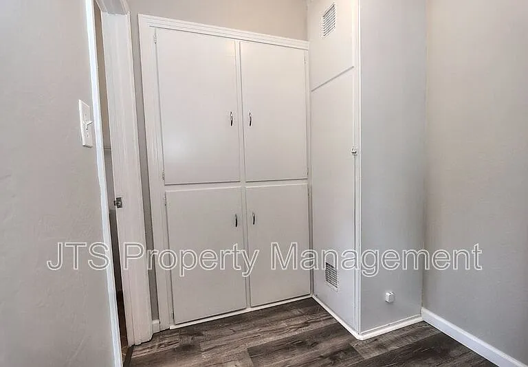 4439 V St #5 — Photo 33