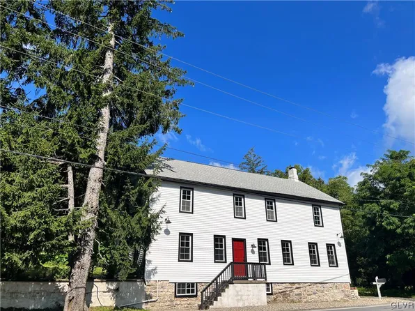 8418 N Delaware Dr, Bangor, PA 18013