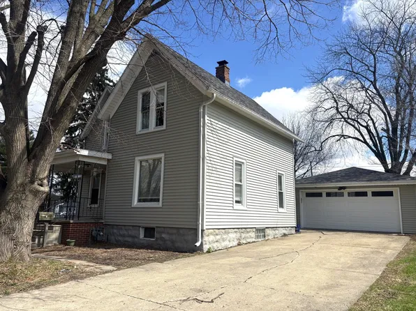 308 S 8th St, Dekalb, IL 60115
