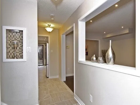 26 Cypress Ct, Aurora, ON L4G 6S8
