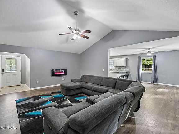 2nd image of 1009 Seneca Ct