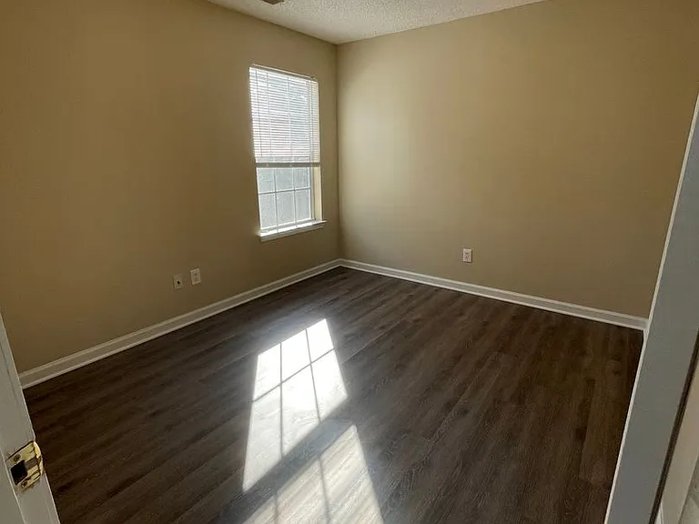 549 Blue Lake Dr — Photo 12
