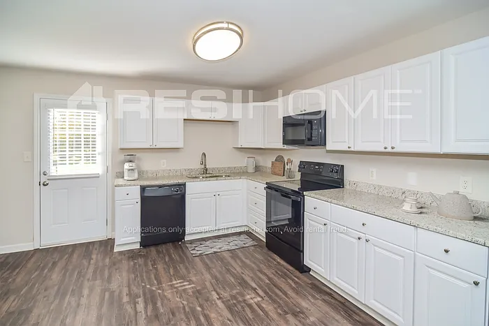 Building Photo - 108 Lockport Dr