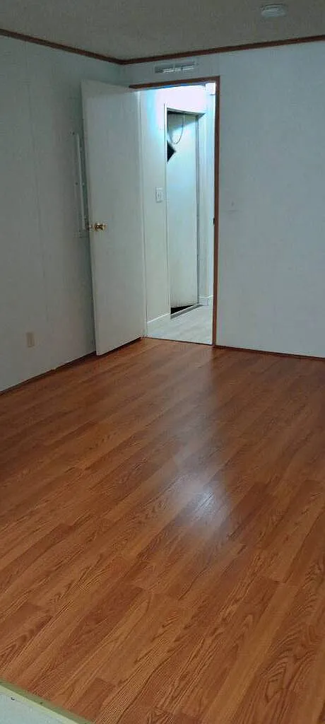 3 bed, 900 sqft, $1,200 — Photo 2