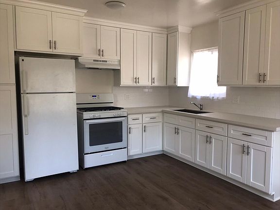 2nd image of 14133 Erwin St APT 6