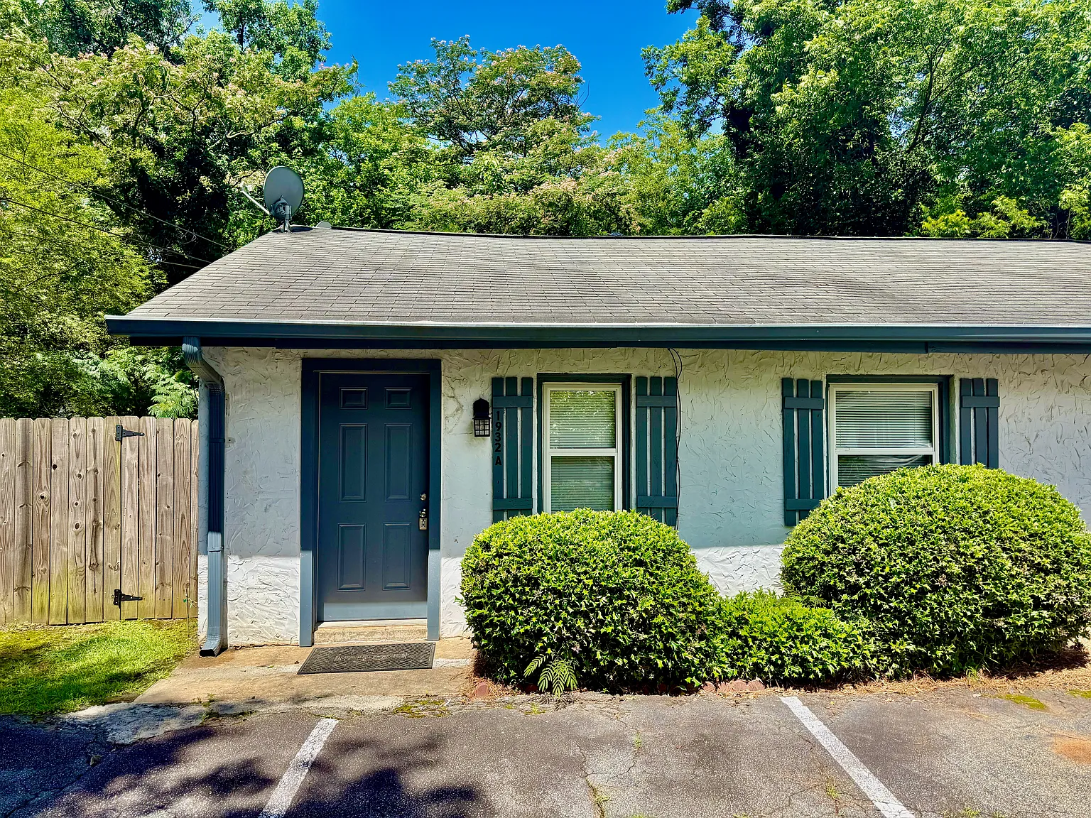 2 bed, 800 sqft, $1,250 — Photo 1