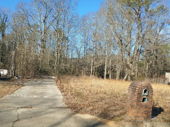 215 Pinetree Cir, Griffin, GA 30223