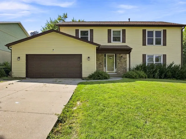 6921 Larkwood Dr NE, Cedar Rapids, IA 52402