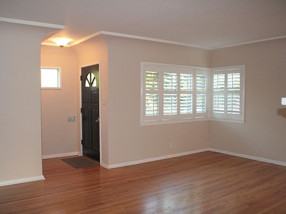2nd image of 225 S Griffith Park Dr