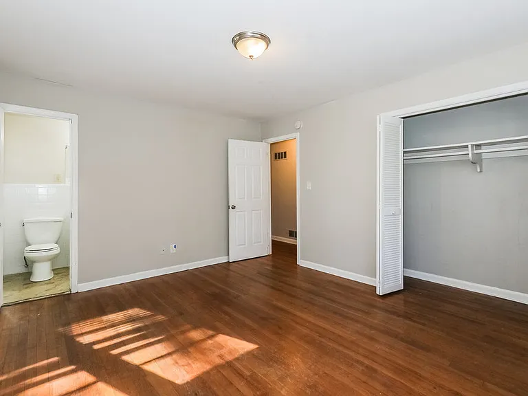 4775 Ben Hill Rd — Photo 6