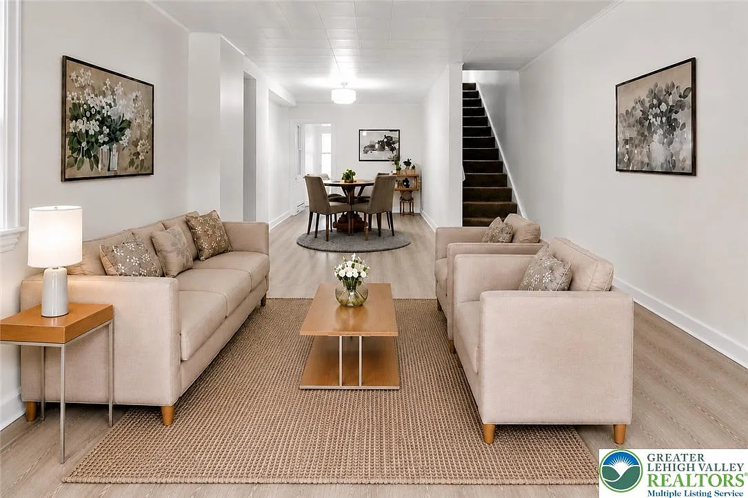 2 bed, 1.0 bath, 1387 sqft, $2,200 — Photo 4