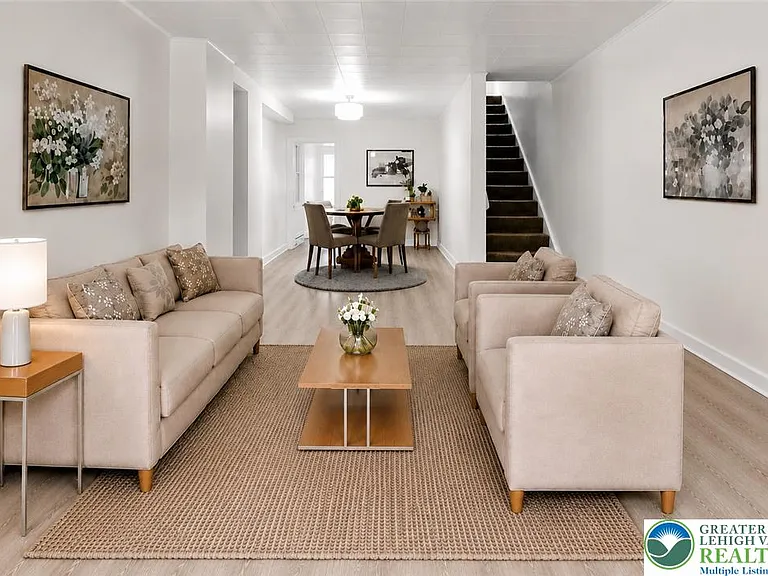 128 W Fairview St — Photo 4