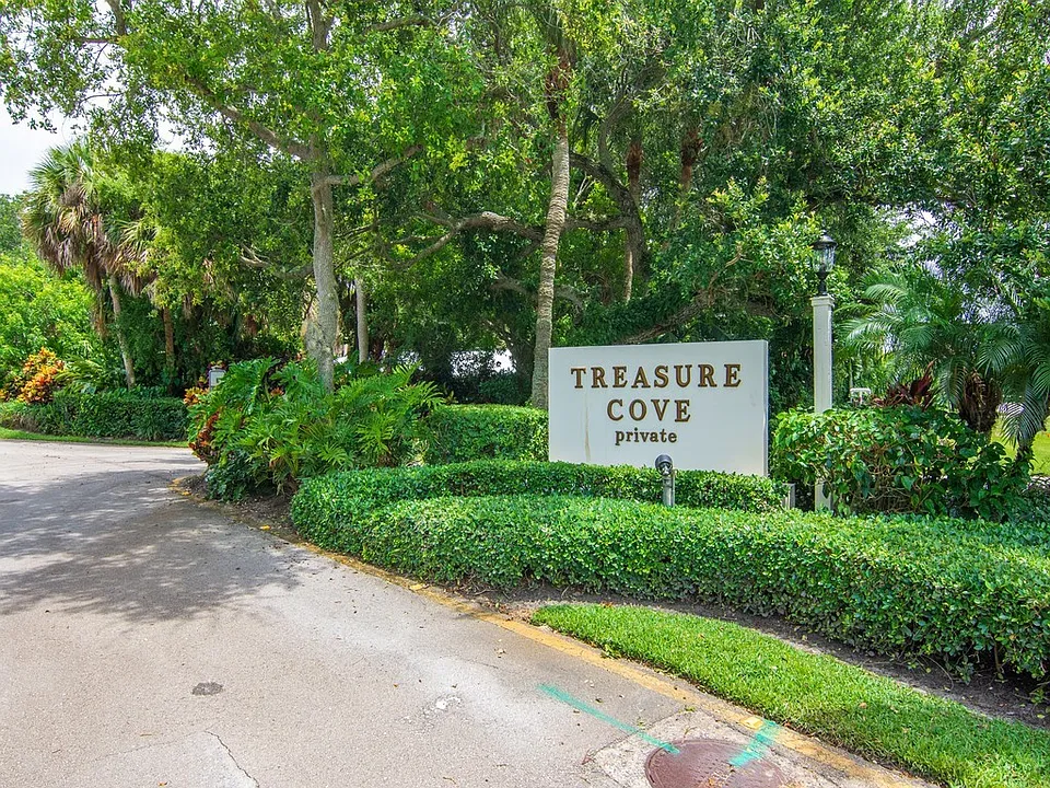 1445 Treasure Cove Ln