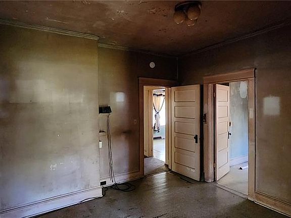 2nd image of 2231 Marble St