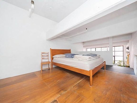 5th image of 19 Delevan St APT 3R
