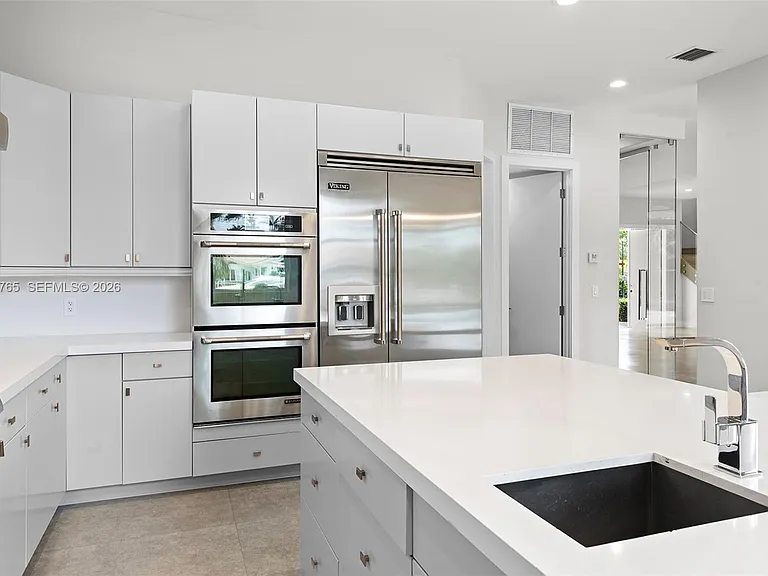 552 Palm Dr — Photo 20