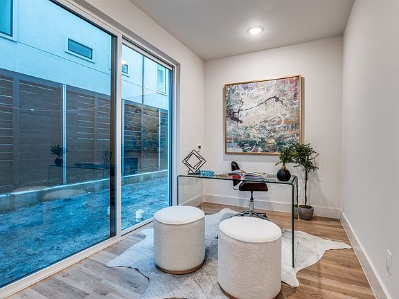 3rd image of 2906 Hawthorne Ave #104
