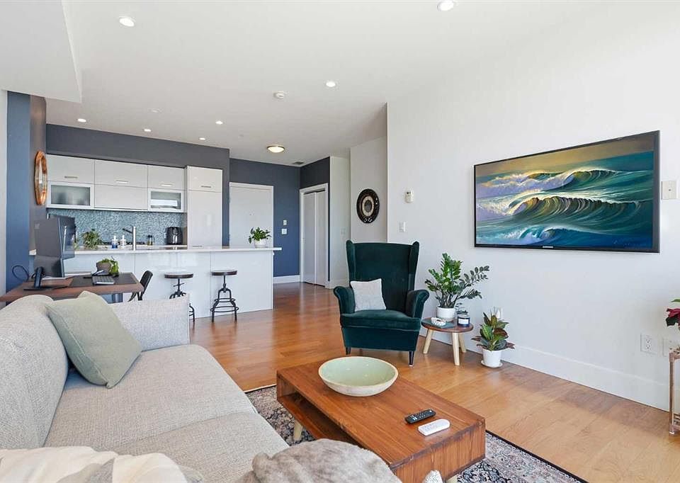1st image of 2505 NE 17th Ave SW #406