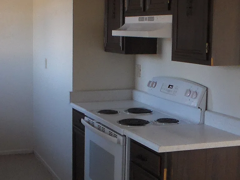 Large 2 Bedroom Rental — Photo 5
