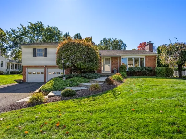 14 Woodbridge St, Holyoke, MA 01040