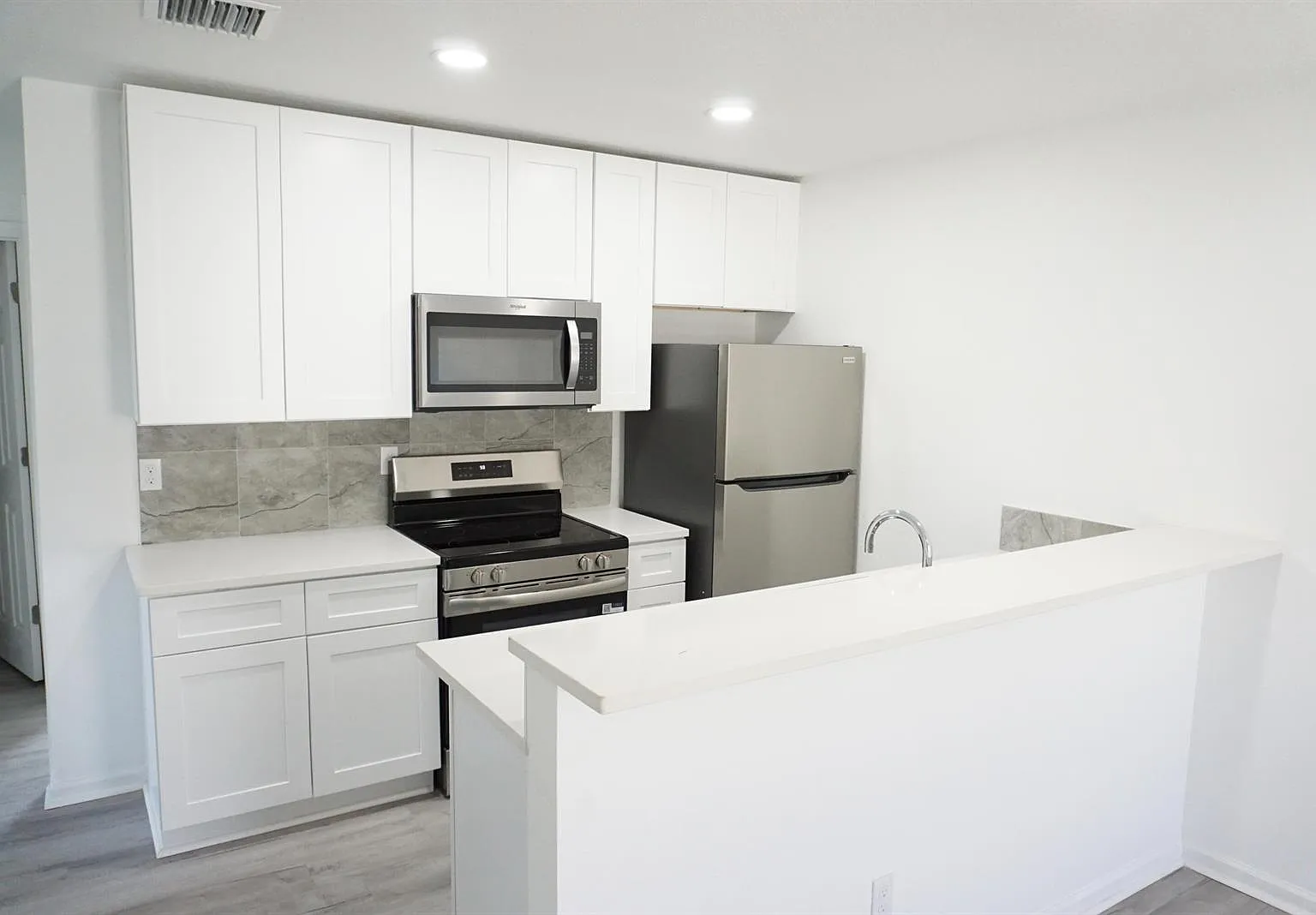3 bed, 1100 sqft, $2,100 — Photo 1
