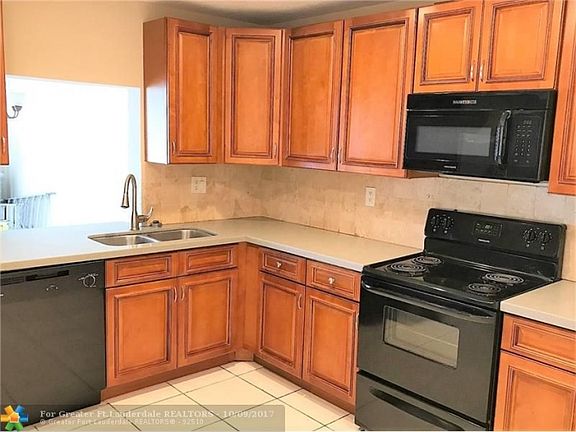 3rd image of 1157 Hampton Blvd #1157