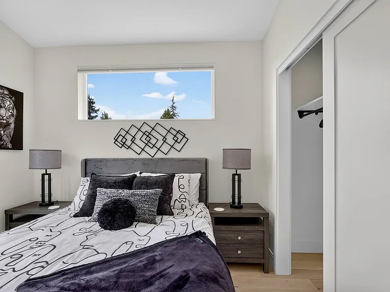 8810 41st Ave SW — Photo 4