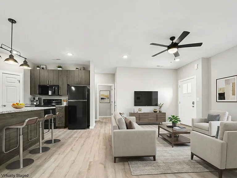 655 E Forest St — Photo 16