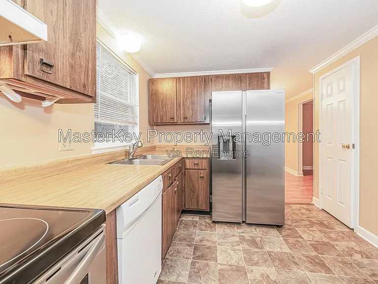 104 Castle Bay Ct — Photo 3