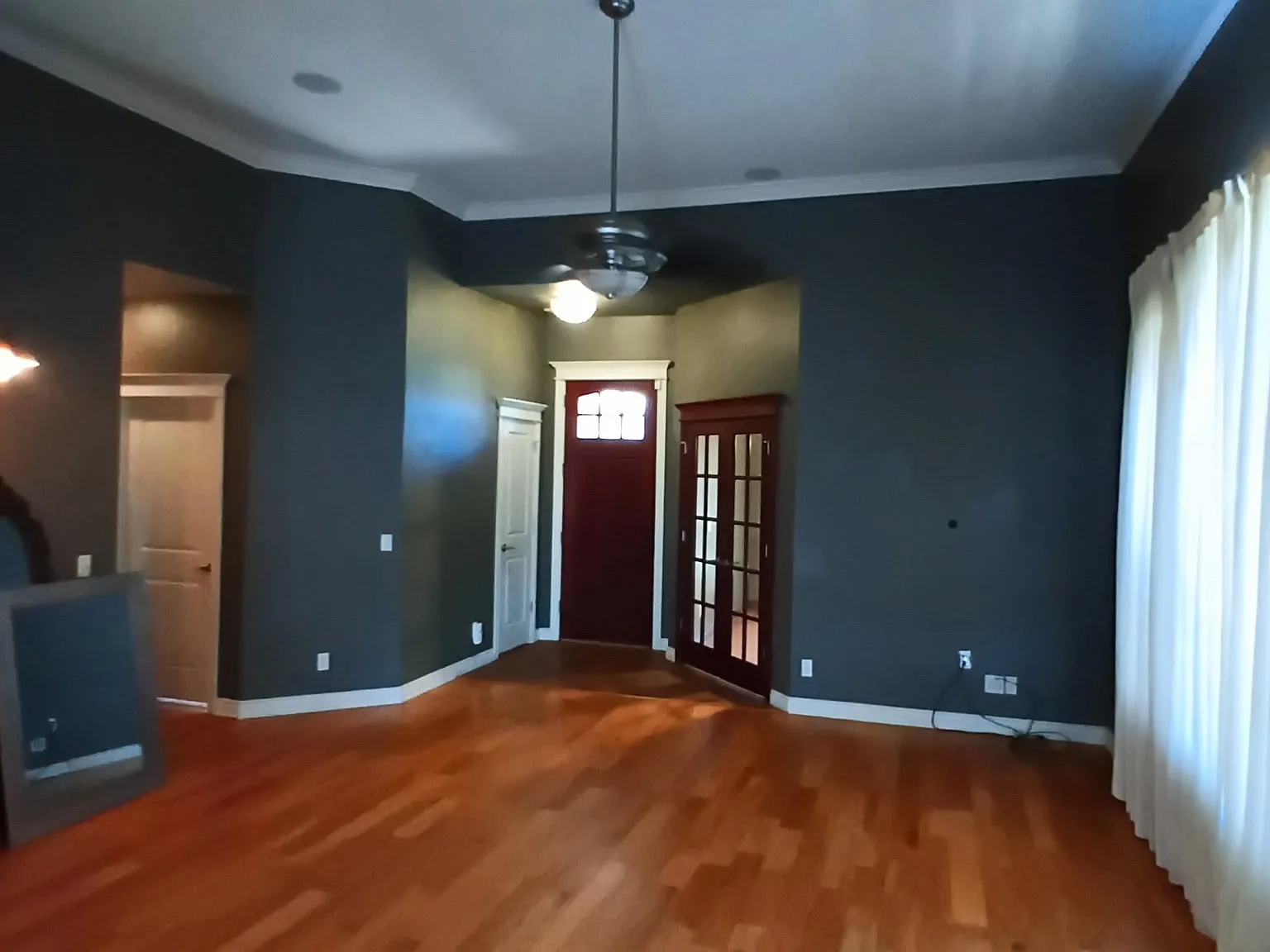 3 bed, 1998 sqft, $2,050 — Photo 2