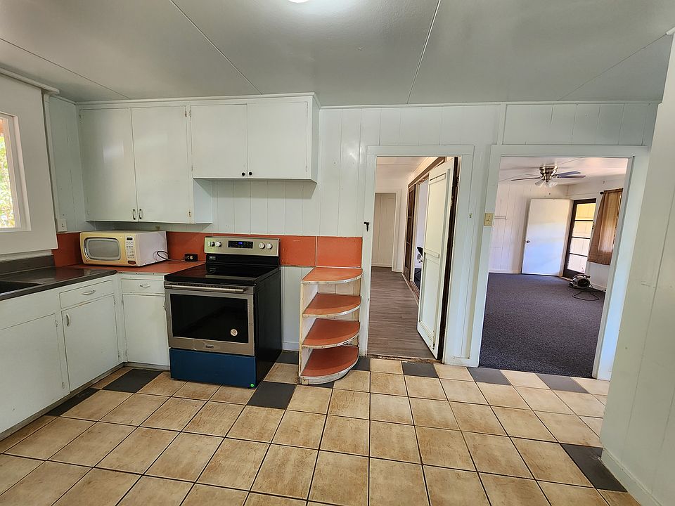 2nd image of 84-324 Makaha Valley Rd #A
