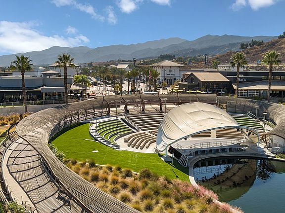 Minutes to shopping and dining at The Shops at Dos Lagos