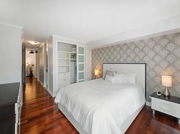 500 West 43rd Street image 7 of 12