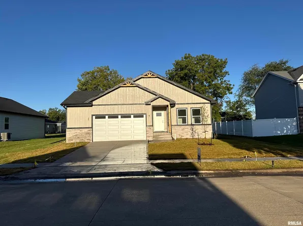 1536 Rhinelander Dr, Davenport, IA 52804