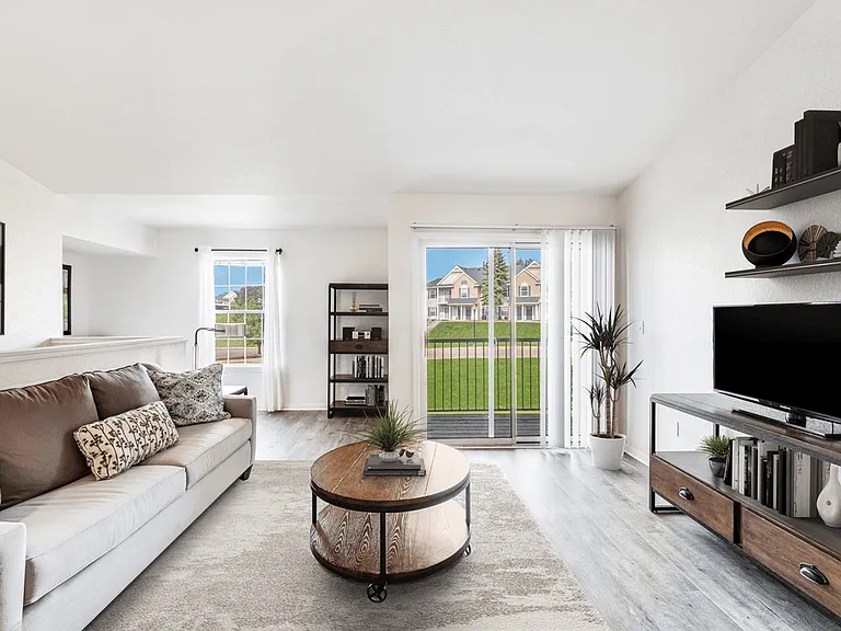 Woodland Lakes Apartments — Photo 8