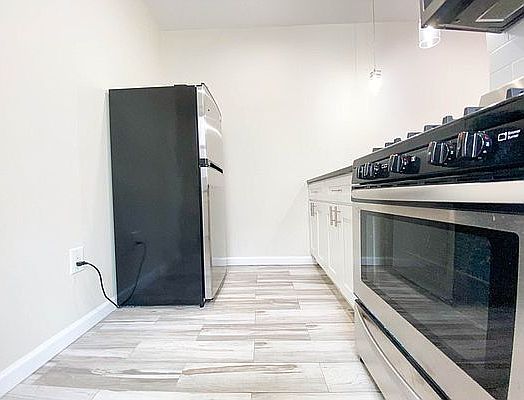 5th image of 2151 27th St APT D4