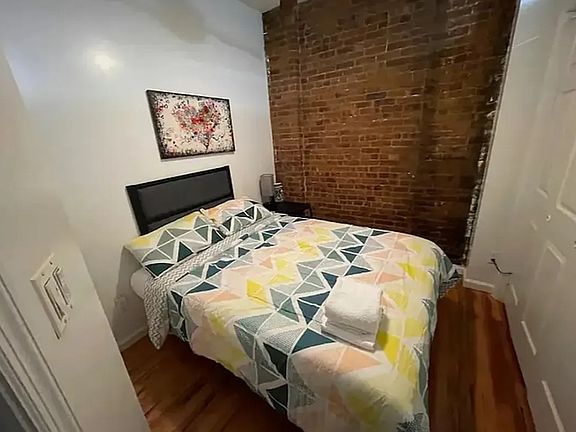 3rd image of 534 W 50th St APT 2D