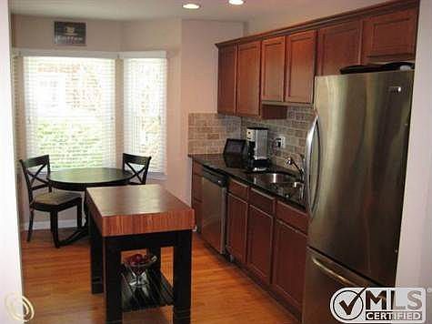 1616 Hampton 029-001.jpg