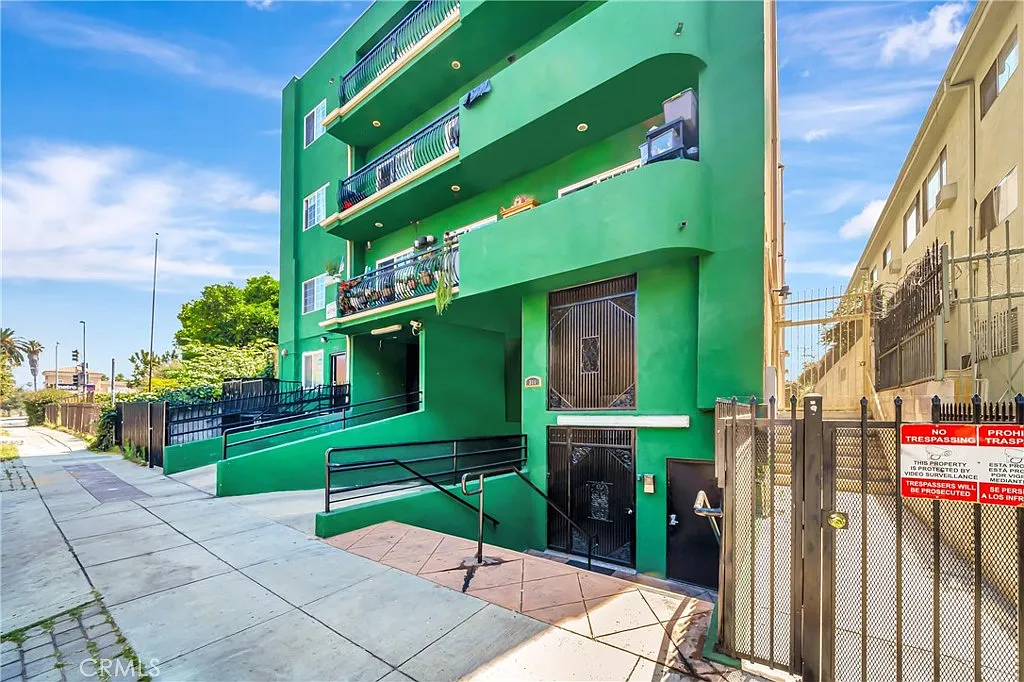 1 bed, 552 sqft, $1,800 — Photo 2