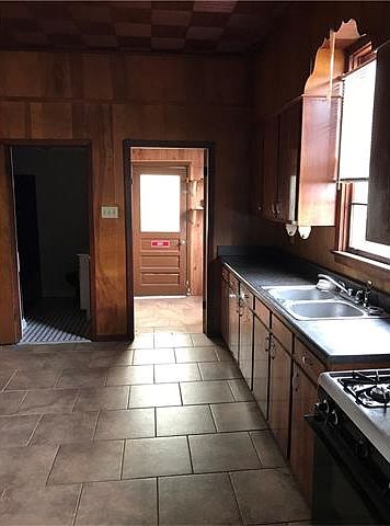 2nd image of 816 Derbigny St