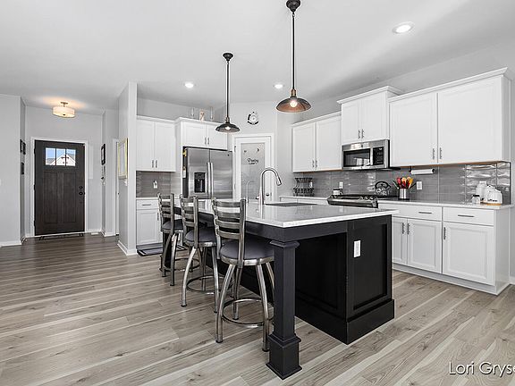 5th image of 7504 Rivertrail Ct