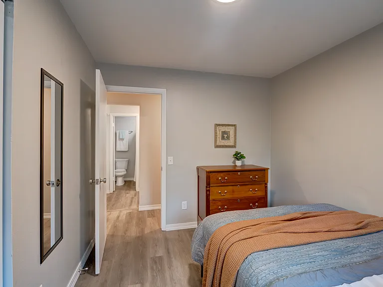 1230 E Dayton St #4 — Photo 6