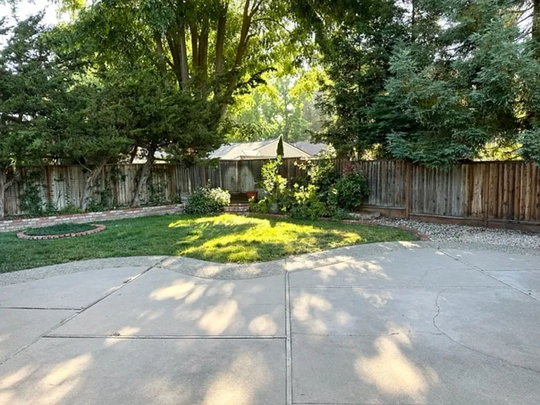 4653 Del Valle Pkwy — Photo 29