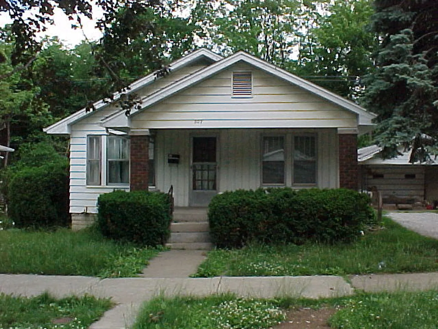 207 E 12th St — Photo 1