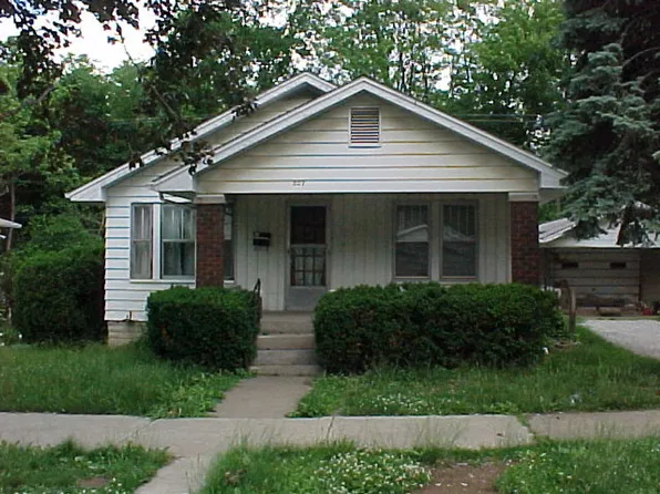 207 E 12th St, Bloomington, IN 47408