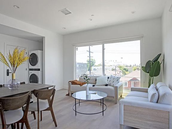 3rd image of 1575 W 35th Pl #6