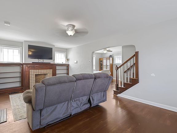 3rd image of 569 Binns Blvd